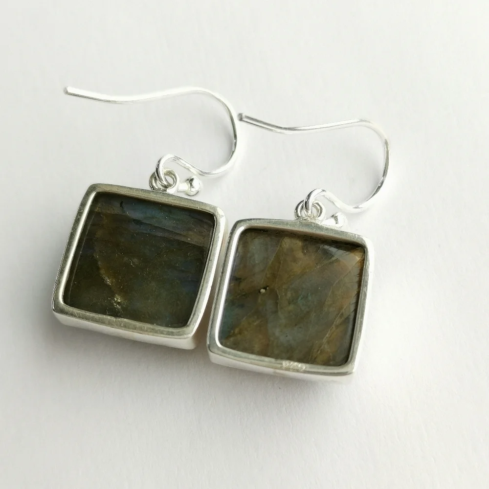 Jem Designs Shop cabochon labradorite
